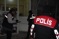 FETHİ SEKİN - Kavga Sırasında Kendini Vurdu