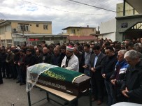 CELAL BAYAR ÜNIVERSITESI - Kayalıklardan Düşerek Can Veren Genç Kız Defnedildi