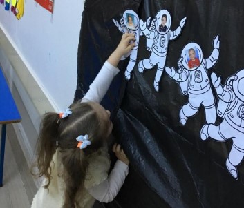 Minikler Uzayı Tanıdı