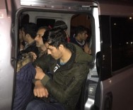 İNSAN TİCARETİ - Polisin Durdurduğu Araç Herkesi Şoke Etti