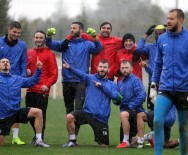 SAĞANAK YAĞMUR - Antalyaspor'da Başakşehir Hazırlıkları Sürüyor