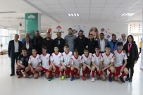 BATUHAN KARADENIZ - Bandırmaspor'un Futbolcuları Öğrencilerle Buluştu