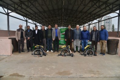 Büyükşehir Belediyesi'nden Çiftçilere Badem Soyma Makinesi