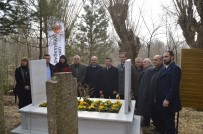 OSMANLI SARAYI - 'Çanakkale' Türküsünün Yazarı Halk Ozanı İhsan Ozanoğlu, Mezarı Başında Anıldı