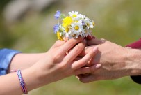 YAŞAR ÜNIVERSITESI - En Güzel Hediye Tatlı Dil