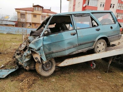 Hastaneye Kontrole Giden Çiftin Otomobili Tarlaya Uçtu Açıklaması 1 Ölü, 1 Yaralı