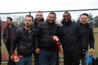 ESKIŞEHIRSPOR - Herkes Sevgilisine Onlar Taraftarı Olduğu Takıma Koştu