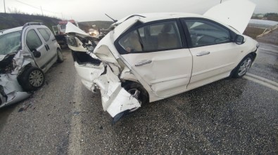 Kepsut'ta Kaza Açıklaması 1 Ölü, 6 Yaralı