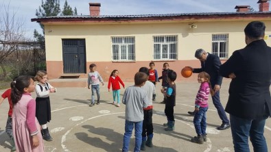 Kozluk İlçe Milli Eğitim Müdürü Toprak, Köy Okullarını Gezdi