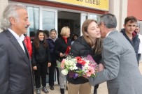 CELALETTIN YÜKSEL - Muaythai Sporcusu İlknur Kurt Ödüllendirildi