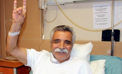 Sanatçı Ozan Arif hayatını kaybetti