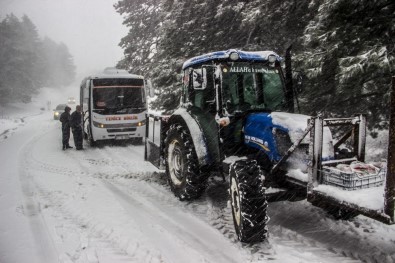 (Özel) Kar Yolları Kapattı, Kazdağları'nda Onlarca Araç Mahsur Kaldı