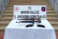 SİM KART - Türkiye Suriye Sınır Hattındaki Beton Bloklarda Silah Ele Geçirildi