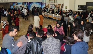 Vanlı Öğrencilerden Yemen Yararına Kermes