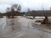 Aşırı Yağıştan Köprü Ulaşıma Kapandı Haberi