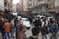 SIĞINMACILAR - Avrupa'ya Mülteci Alınacağı Yalanı Binlerce Suriyeliyi Derneğin Kapısına Yığdı