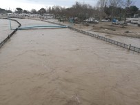 KOCABAŞ - Çanakkale'de Çay Taştı