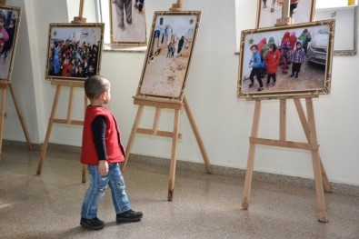 Küçük Çocuk, Azez'deki Yaşıtlarını Görünce Bakakaldı