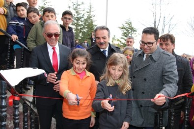 NEVÜ Gökkuşağı Ekibinden Köy Okuluna Kütüphane Yapıldı