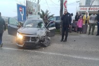 KONACıK - Öğrenci Servisi İle Otomobil Çarpıştı Açıklaması 13 Yaralı