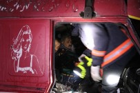 ALİ BAYRAMOĞLU - 13 Aracın Karıştığı Zincirleme Kazada, Sıkışan Kamyon Sürücüsü 3 Saat Sonunda Kurtarıldı