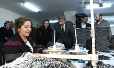 Azmi Ekinci'den Esenyurt Sanayisine Hong Kong Modeli 3 Bin Show-Roomluk Kapalı Çarşı