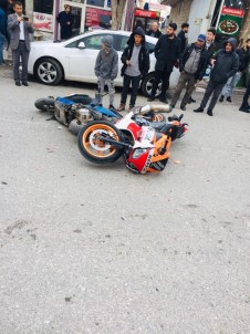 Motosikletler Çarpıştı Açıklaması 3 Yaralı