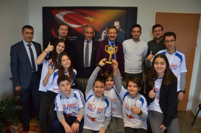 Robotik Kodlama Öğrencilerine 'İlham Verici Takım Ödülü'