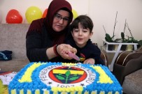 KAS HASTALIĞI - 'Umut'landıran Müjdenin Ardından Pastalı İlk Doğum Günü Kutlaması