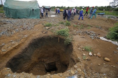 Zimbabve'de Göçük Altındaki Madenciler Kurtarılamayacak