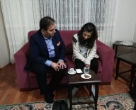GESI BAĞLARı - Başkan Adayı, Skolyoz Hastası Genç Kız İle Gesi Bağları Türküsünü Söyledi