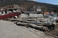 TOPRAK KAYMASI - İzmir'de Korkutan Heyelan