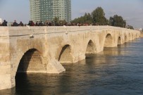 KIZ ÇOCUĞU - Kız çocuğu köprüden atlayıp kayboldu onlar fotoğraf çektirdi