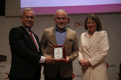 Kızılay Antalya Şubesi'nin Yeni Başkanı Esra Özkoç Oldu