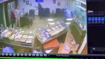 EL AHRAM - Mısır'da 4 Maskeli Zanlı Kuyumcu Dükkanını Soydu