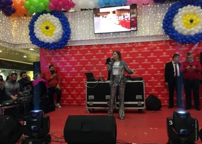 Akvaryum Mobilyacılar Çarşısı 2'Nci Yılını Merve Özbey İle Kutladı