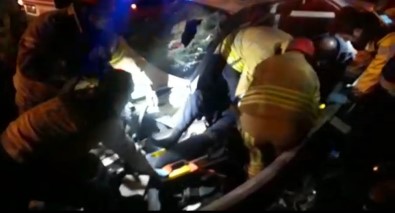 Araçta Sıkışan Sürücünün Zor Anları