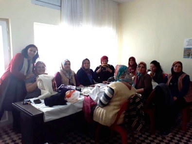 Bahadınlı'da Kadınlar Salon Takımları Dikim Kursuna Katıldı