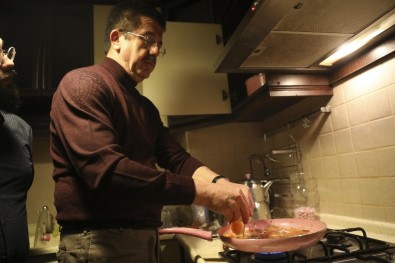 Nihat Zeybekci'den Öğrencilere Menemen Sürprizi