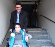 ENGELLİ RAMPASI - (Özel) Engelli Çocuğun İsteğini Kaymakam Öztürk Yerine Getirdi