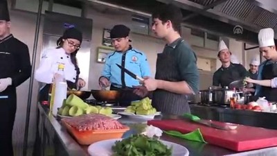 Özledikleri Anne Yemekleriyle 'Kültür Köprüleri' Kuruyorlar