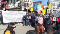 ŞERİT İHLALİ - Yakınlarını Trafik Kazasında Kaybedenlerden Protesto