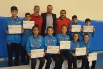 BADMINTON - Badmintoncular Madalyalarla Döndüler