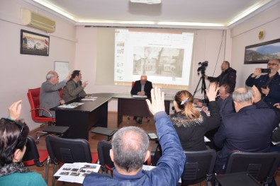 Lapseki Tarihi Çınarlatı Meydanı Yeniden Hayat Buluyor