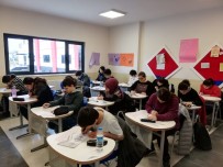 BAHÇEŞEHIR - Öğrenciler Bursluluk Sınavında Ter Döktüler