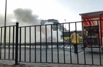 TRAFİK YOĞUNLUĞU - Seyir Halindeki Otomobil Alevler İçinde Kaldı