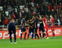 KALE DİREĞİ - Spor Toto Süper Lig Açıklaması Antalyaspor Açıklaması 0 - Medipol Başakşehir Açıklaması 1 (İlk Yarı)