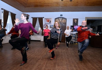 Yaşlı Evlerinden 'Hisseli Harikalar Kumpanyası'