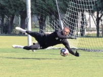 FUTBOL OKULU - Altay'dan Şampiyona Vefa