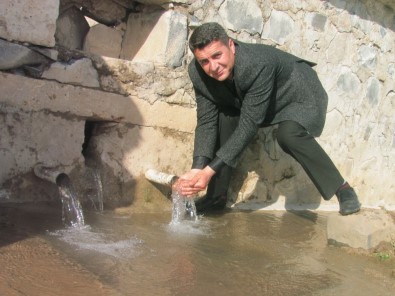 Araban'daki Tarihi Çeşmeden Yıllar Sonra Su Akmaya Başladı